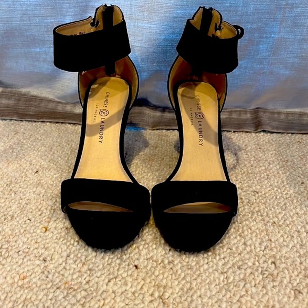 Chinese Laundry wedge strapped heels with zip back & bow detail